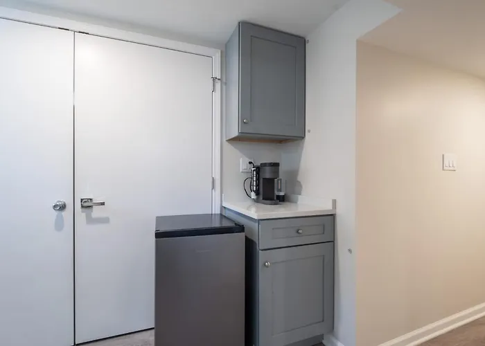 Modern W Private Entrance Washer Dryer Free Parking *