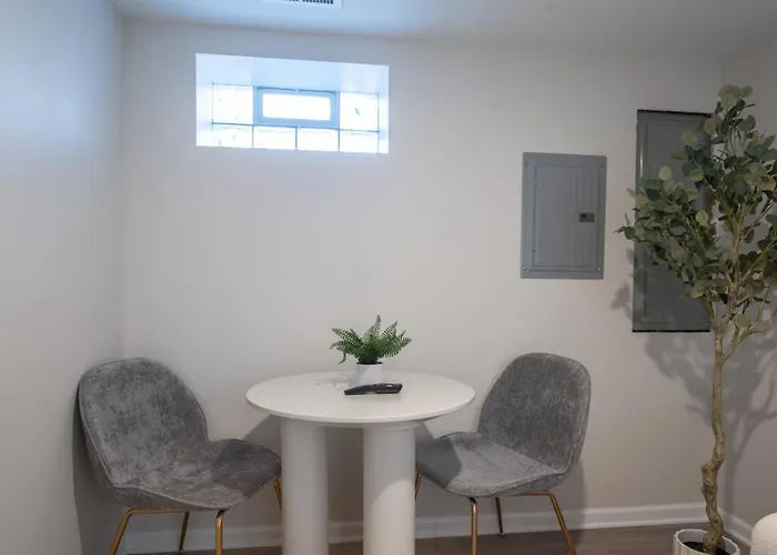 Modern W Private Entrance Washer Dryer Free Parking Apartment Chicago