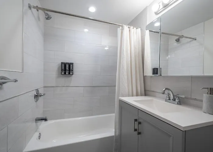 Modern W Private Entrance Washer Dryer Free Parking