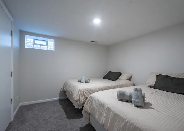 Apartment Modern W Private Entrance Washer Dryer Free Parking Chicago
