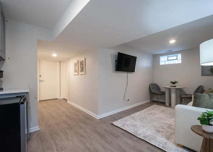 Apartment Modern W Private Entrance Washer Dryer Free Parking